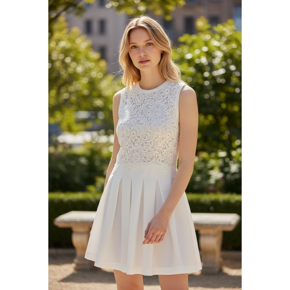 Louis Vuitton White Lace Pleated Sleeveless Dress Size 34 Made in Italy